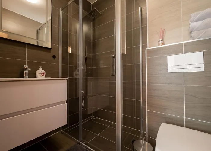 Male Lipno Apart Otel 3*